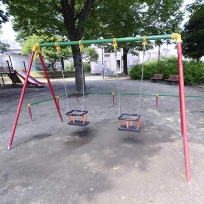 幼児用ブランコ（青和コミュニティ公園）
