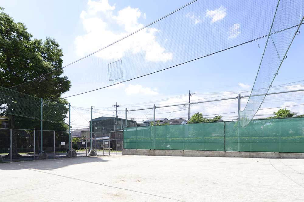 飛び出し防止のネット（五反野公園）