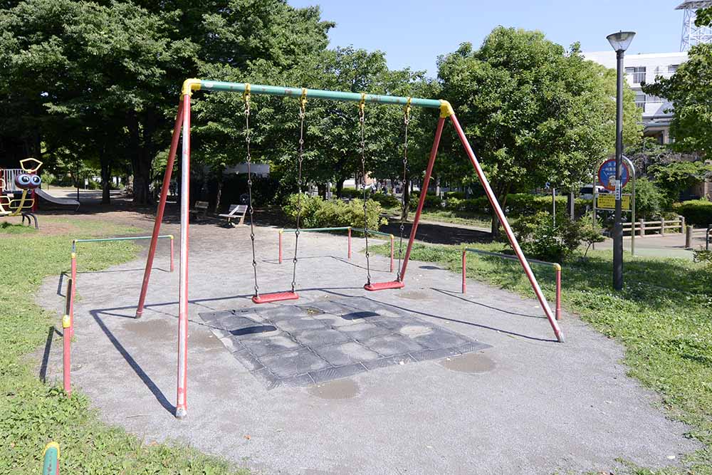 gotannoC-playground-equipment-2 ブランコ(五反野コミュニティ公園)