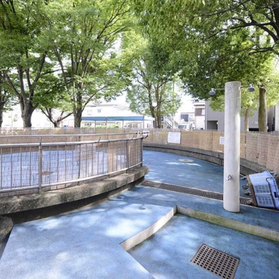 じゃぶじゃぶ池（花畑公園）