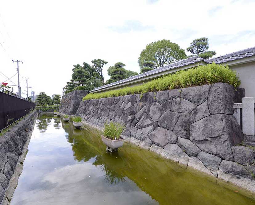 花畑記念庭園の石垣