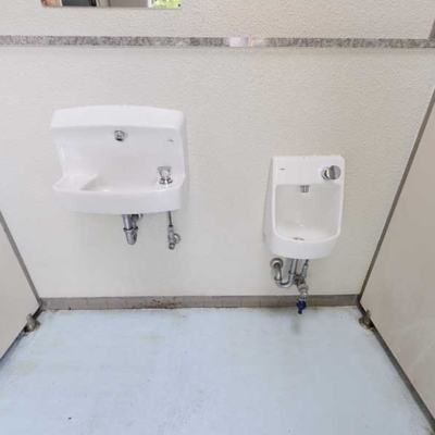 トイレに幼児用の手洗いあり（花畑公園）