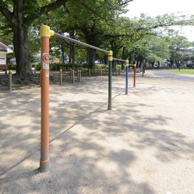 鉄棒（花畑公園）