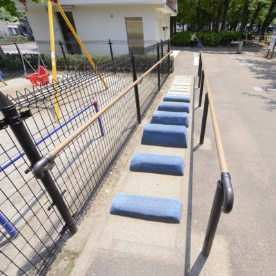 まくら木またぎ（花畑公園）