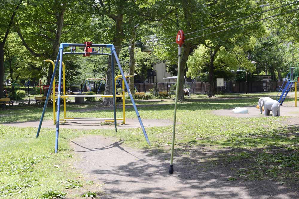 日比谷公園の見どころを紹介 遊具 ジョギング 健康器具 テニス