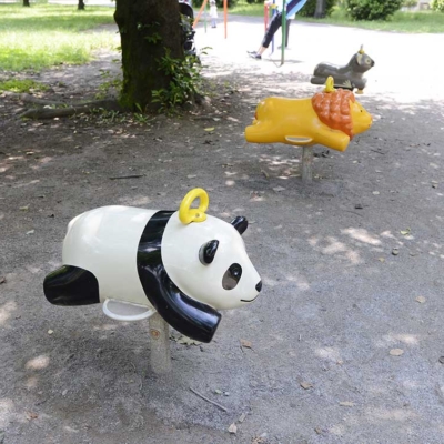 動物のロッキング遊具（東綾瀬公園）