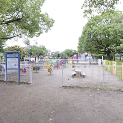 わくわく広場はフェンスに囲われているので安心（東綾瀬公園）