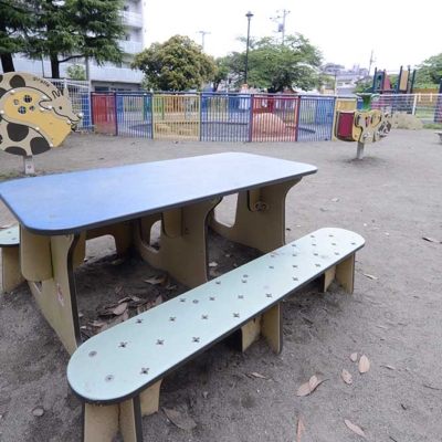 子供用テーブル（東綾瀬公園）