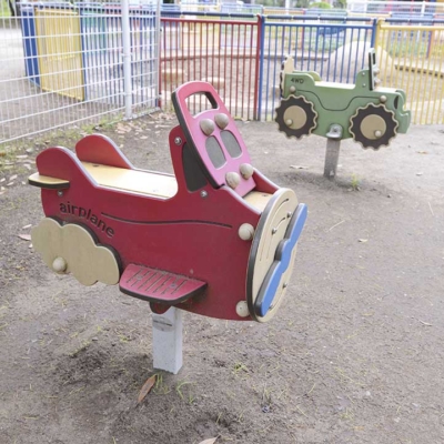 乗り物のロッキング遊具（東綾瀬公園）