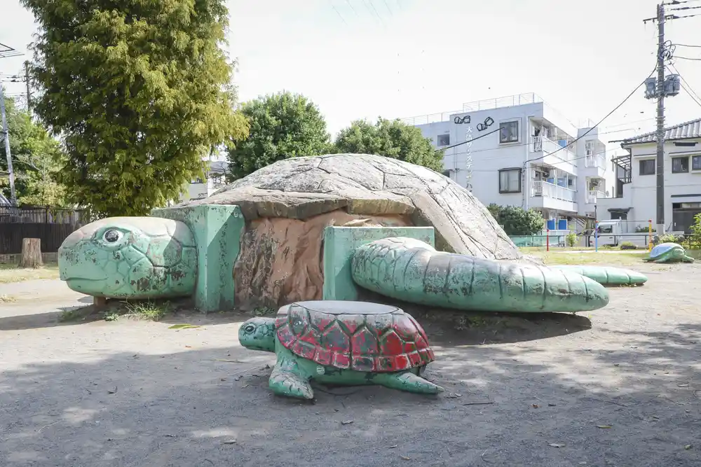 higashihokima-turtle-1 東保木間公園にある巨大な亀の遊具