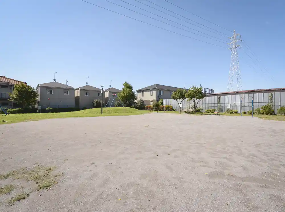 higashiikouh-square-1 東伊興淵之宮公園の多目的広場