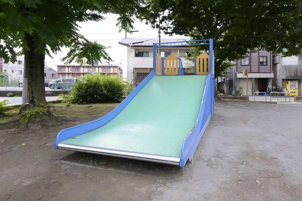 hirunuma-playground-equipment-1 蛭沼公園の大きな滑り台