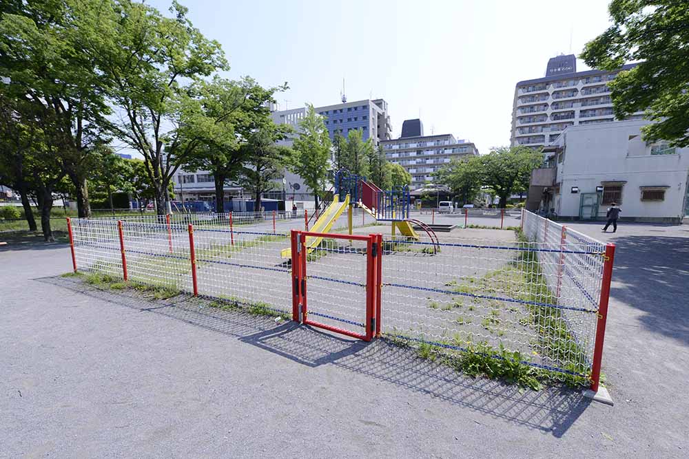 hokima-playground-equipment-2 ゲートで囲われているので安心