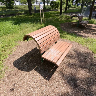 背伸ばしベンチ（保木間公園）