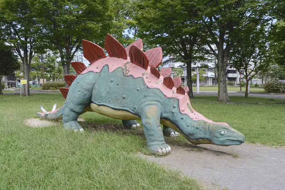 堀之内北公園にある恐竜の遊具