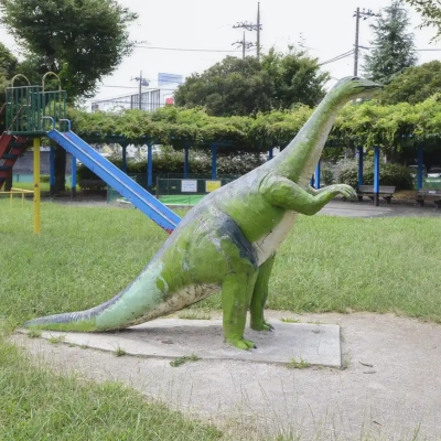 堀之内北公園にある恐竜の遊具（ブラキオサウルス）