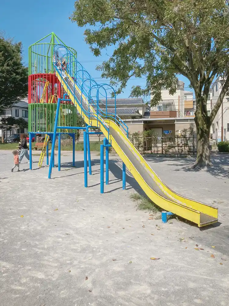 hujidukanishi-playground-equipment-3 葛飾区藤塚西公園にある大きなロケット滑り台