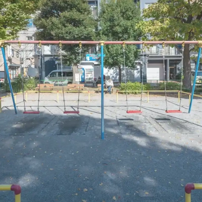 袋橋公園にあるブランコ