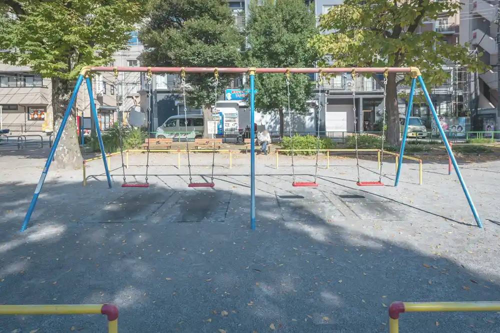 hukurobashi-playground-equipment-2 袋橋公園にあるブランコ