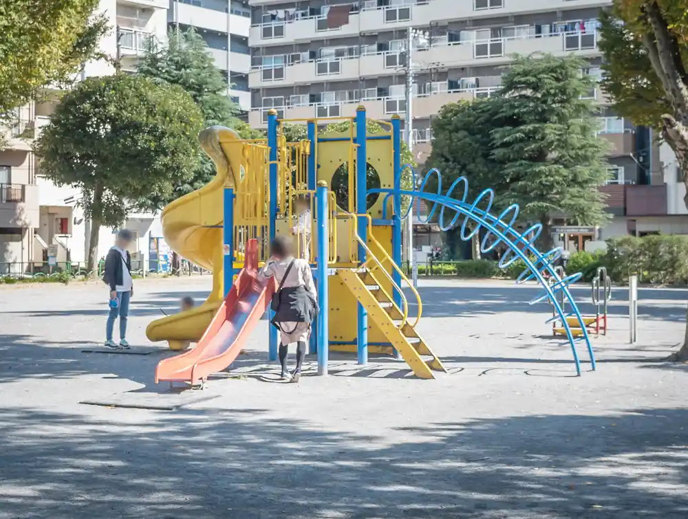 袋橋公園にあるコンビネーション遊具