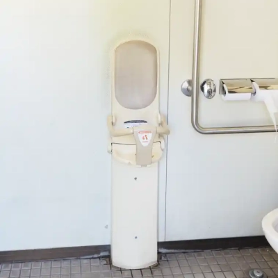 袋橋公園のトイレにあるベビーチェアー