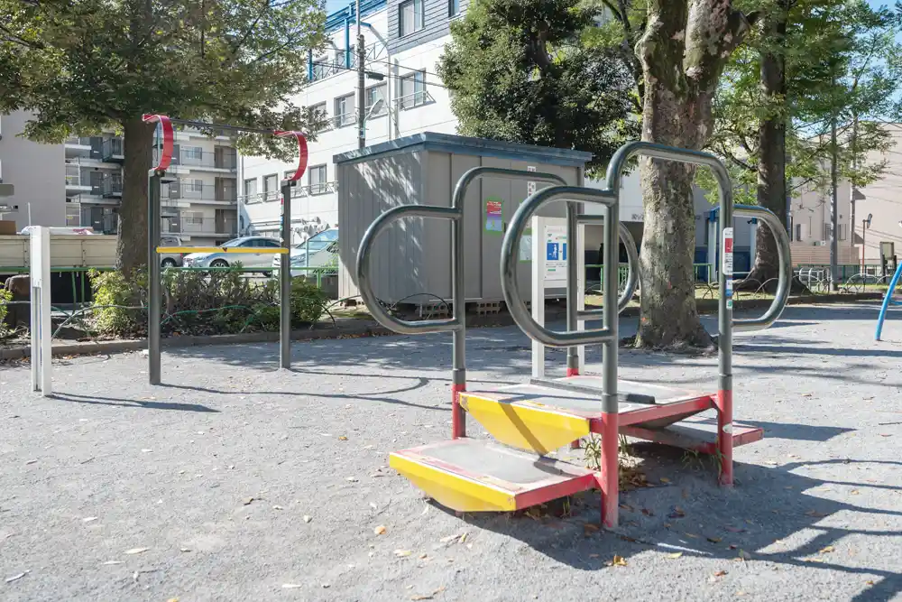 袋橋公園の健康器具コーナー