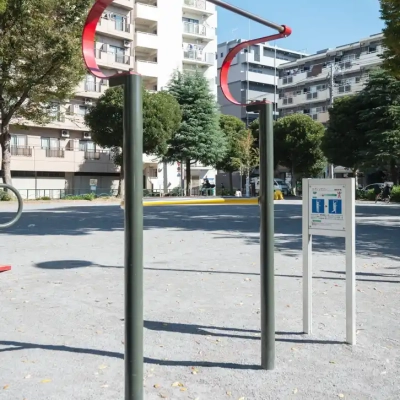 袋橋公園にあるぶら下がり健康器具