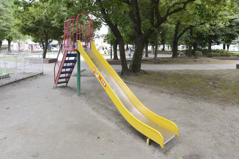 入谷中央公園の滑り台