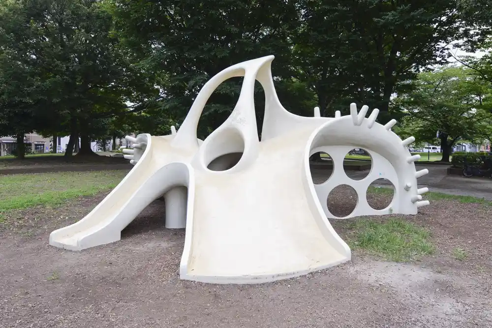 入谷中央公園の大きな滑り台