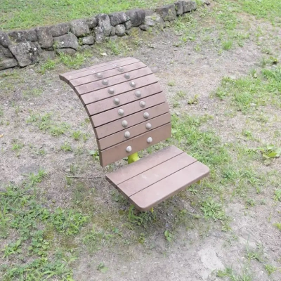 入谷中央公園の背伸ばしベンチ