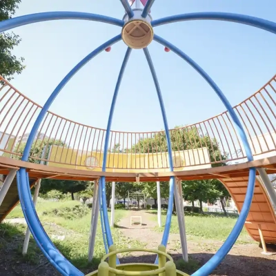入谷日の出公園にある宇宙ステーション風の大型遊具