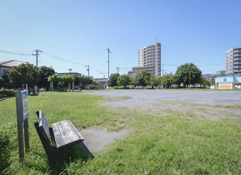 入谷日の出公園の多目的広場