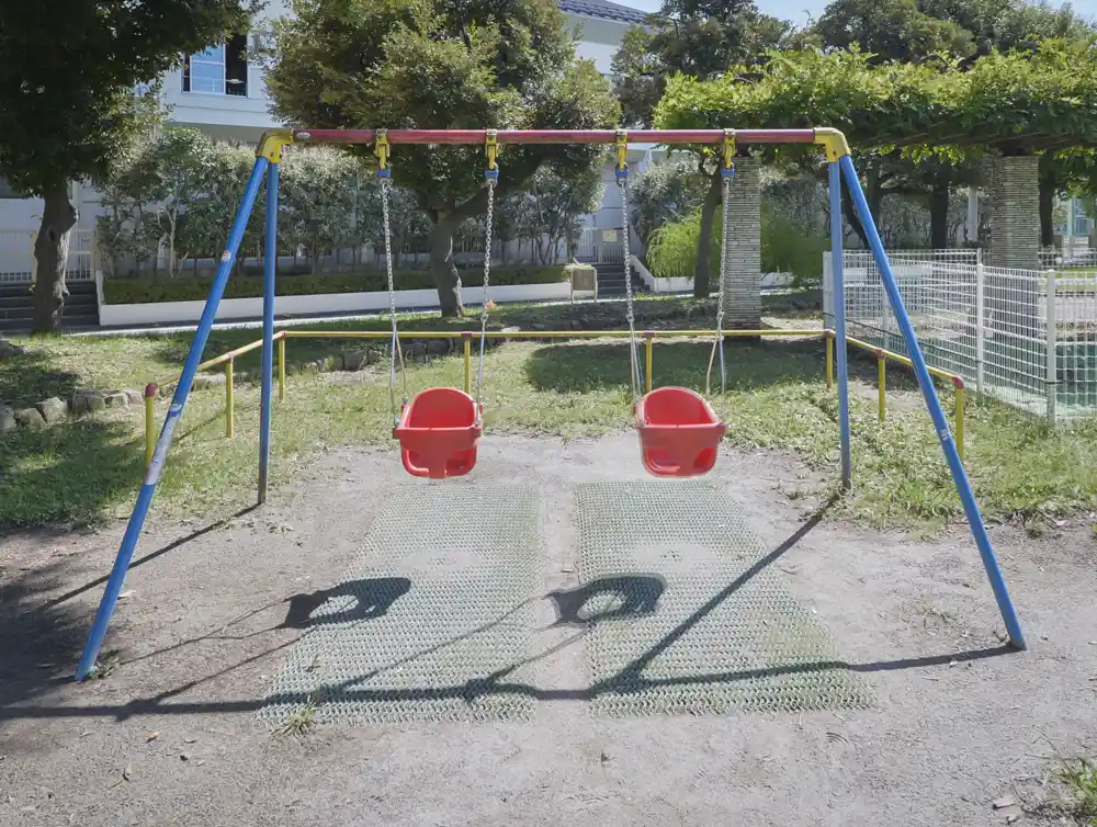 入谷中郷公園にある幼児用ブランコ