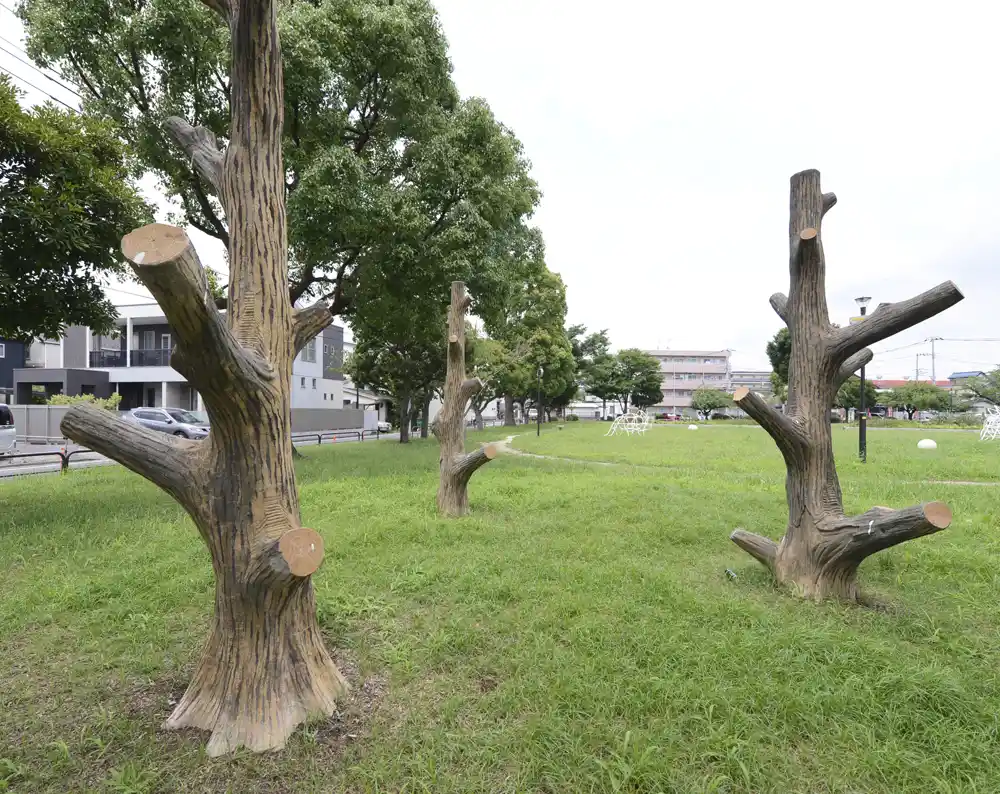 入谷中郷南恐竜公園のアスレチック遊具