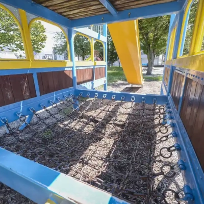 入谷中郷北公園にある馬車の形をした遊具の内部