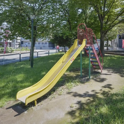 入谷中郷北公園にあるブランコ