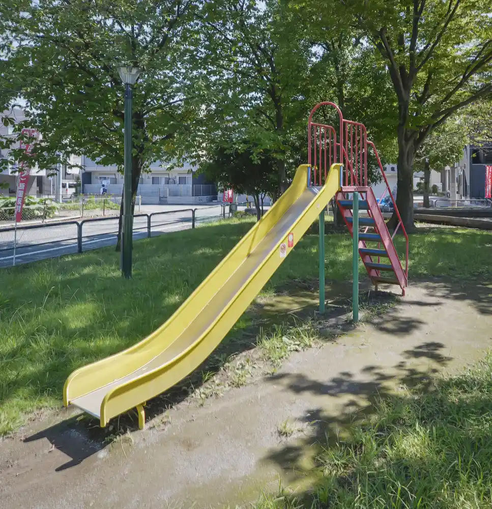 入谷中郷北公園にある滑り台