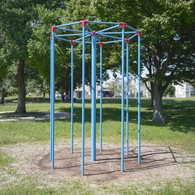 入谷鶴巻ゆうぐ公園にある登り棒