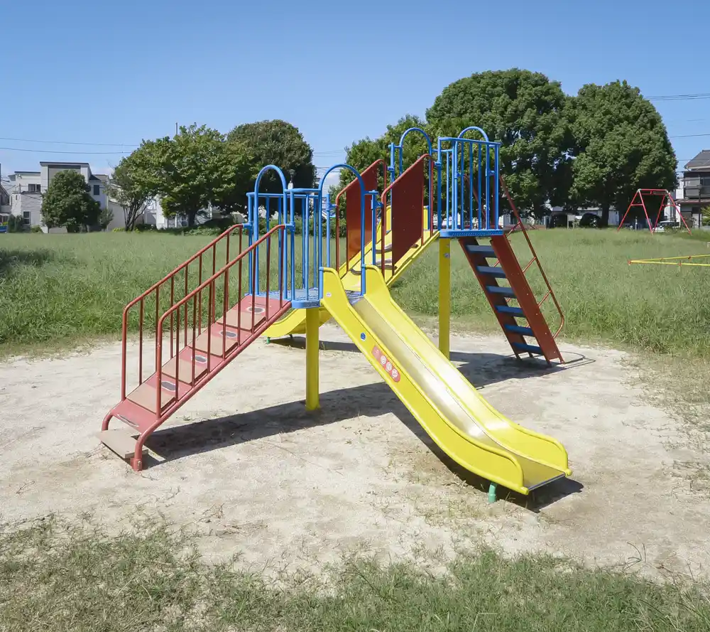 入谷鶴巻ゆうぐ公園にある滑り台