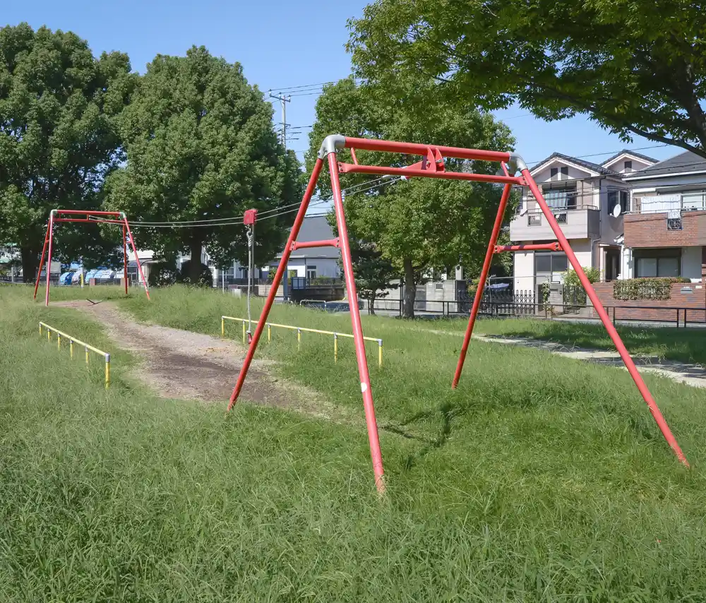 入谷鶴巻ゆうぐ公園にあるターザンロープ