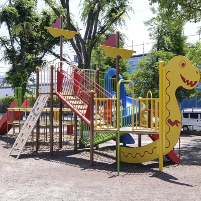 船×恐竜の遊具（陣川戸公園）