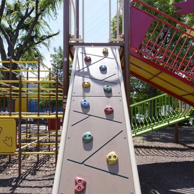 船×恐竜の遊具（陣川戸公園）