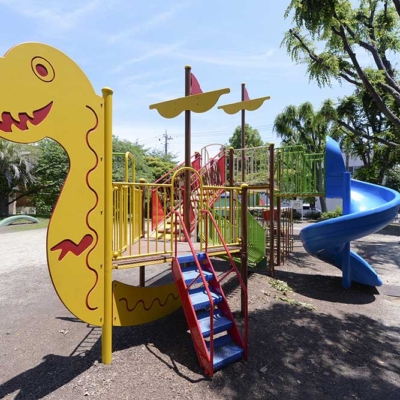 船×恐竜の遊具（陣川戸公園）