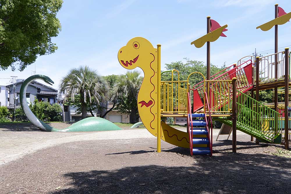 恐竜の遊具（陣川戸公園）