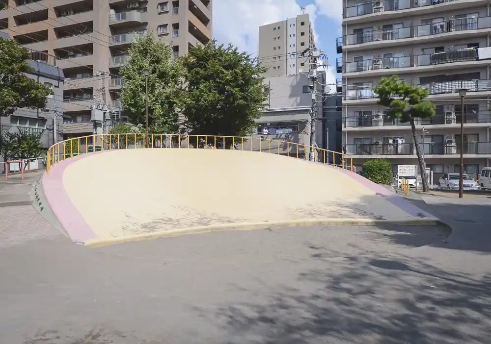 亀有公園にある大きな滑り台