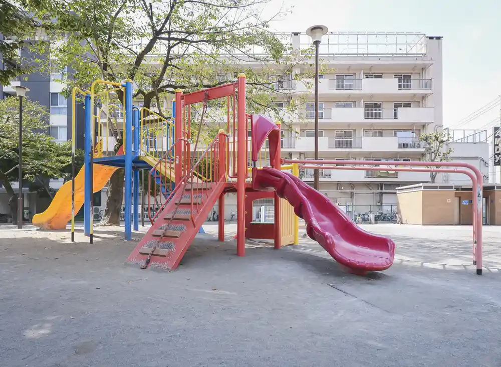 亀有公園にあるコンビネーション遊具