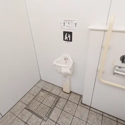 亀有公園の多目的トイレにあるベビーチェアー