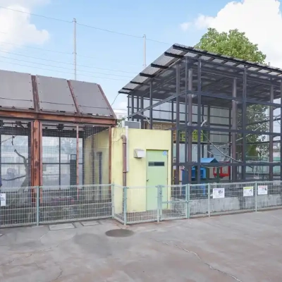 kamichibasunahara-animal-8 上千葉砂原公園にあるふれあい動物広場にいる小鳥とリスザル