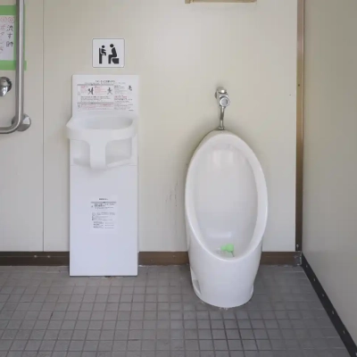 kamichibasunahara-toilet-3 上千葉砂原公園のトイレにある幼児用小便器とベビーチェアー