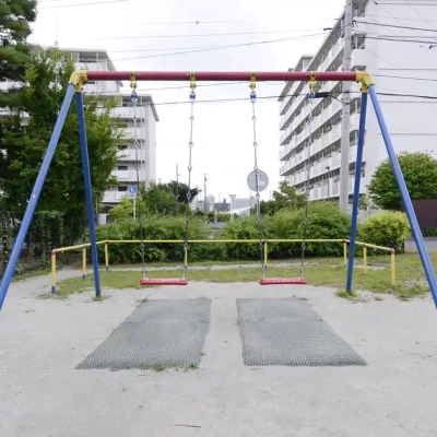 北宮城町公園のブランコ